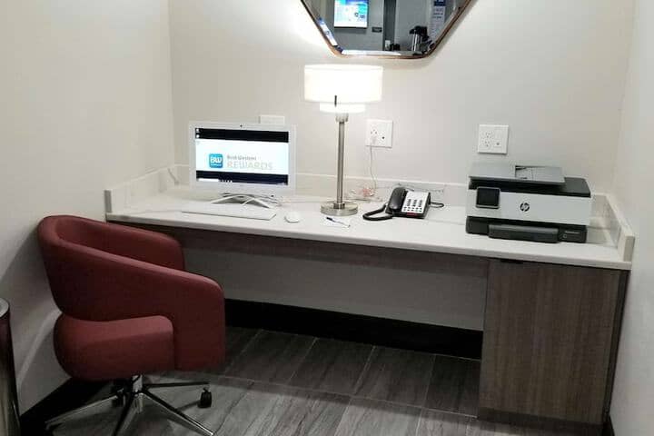 Business Center 28 of 29